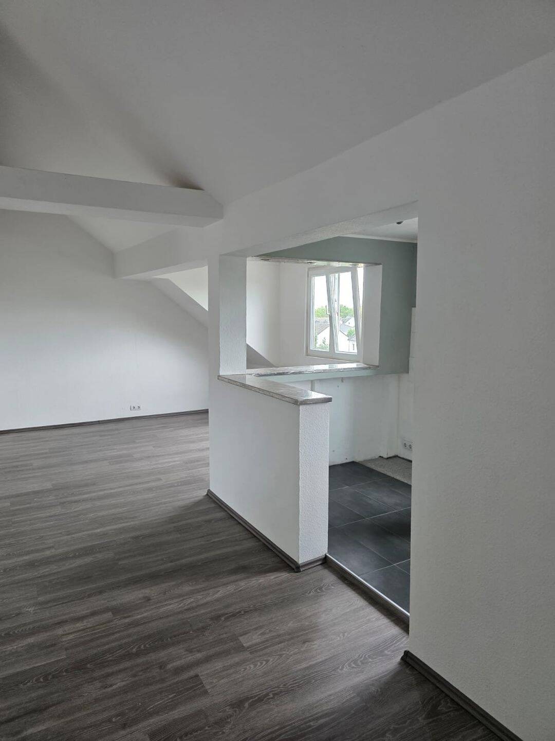 Moderne Dachgeschosswohnung, 44357 Dortmund (Bodelschwingh Nette Oestrich Westerfilde)