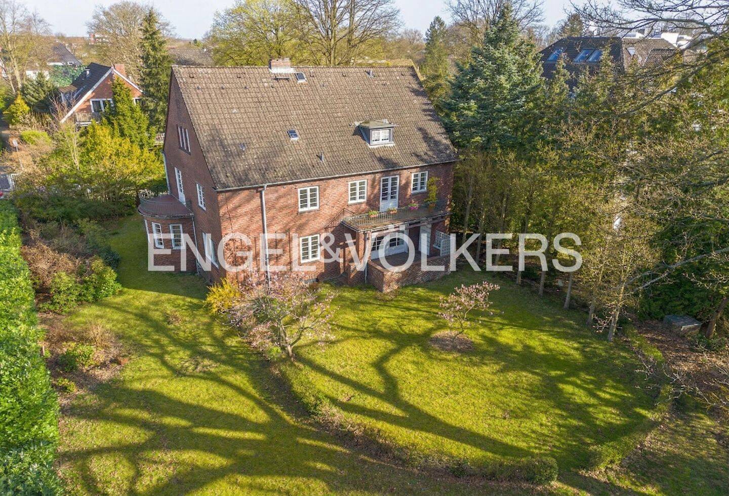Freistehende Stadtvilla auf großzügigem, sonnigen Grundstück, 22529 Hamburg (Hamburg-Nord)