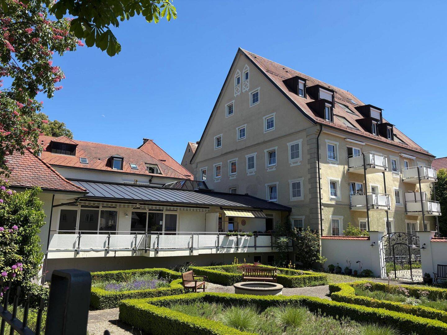 Exklusive 3,5-Zimmer-Wohnung mit Dachterrasse und Wintergarten im Leutkircher Stadtschloss, 88299 Leutkirch im Allgäu