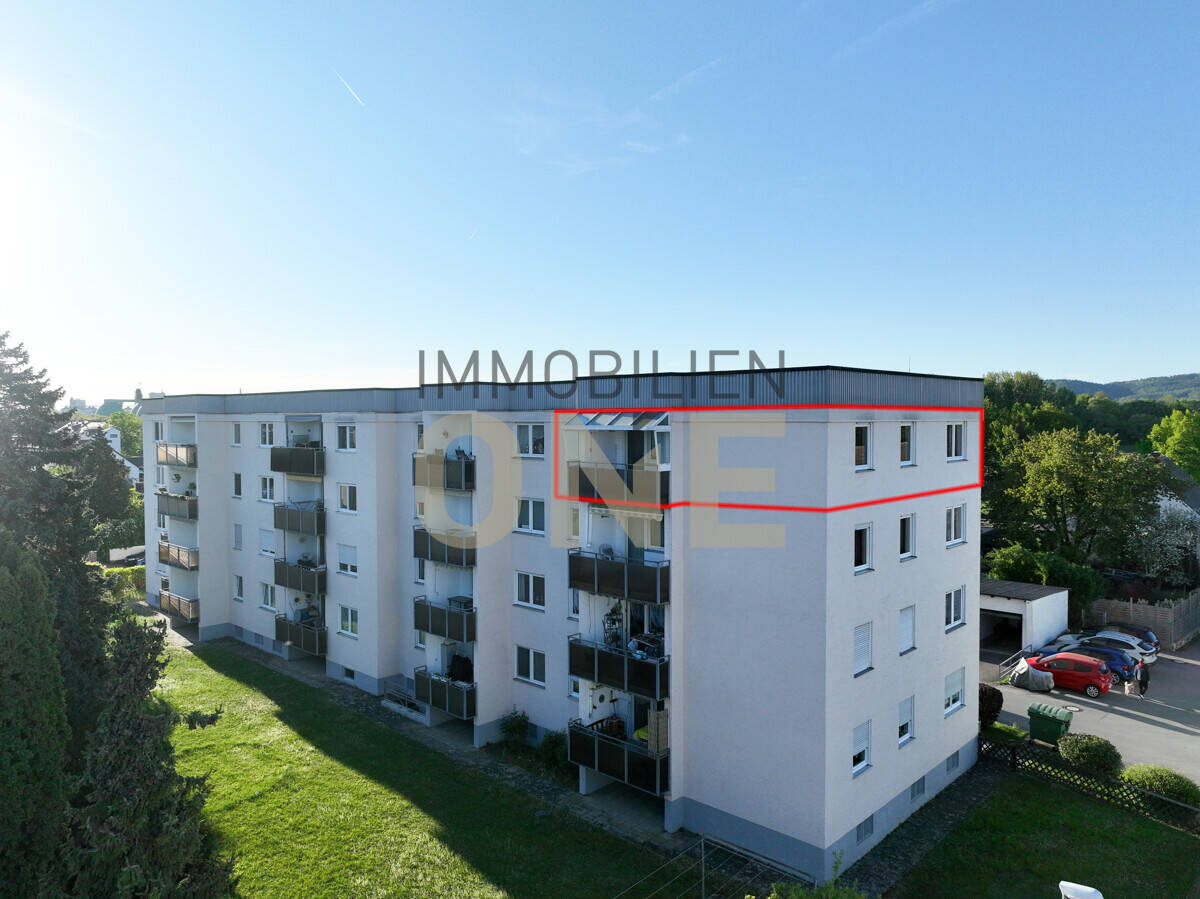 Sanierungsbedürftige 4,5-Zimmer-Wohnung mit Südbalkon, Einzelgarage und Weitblick, 93092 Barbing
