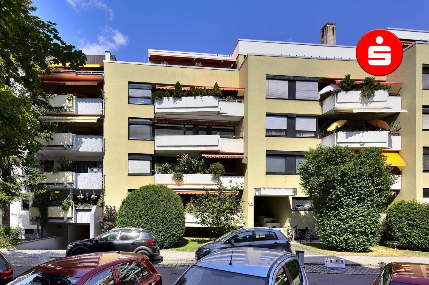 Lichtdurchflutete 4,5-Zimmer-Wohnung mit Balkon und Tiefgaragenstellplatz nahe Nürnberger Stadtpark!, 90409 Nürnberg (Großreuth h. d. Veste Gärten h. d. Veste Maxfeld Schoppershof)