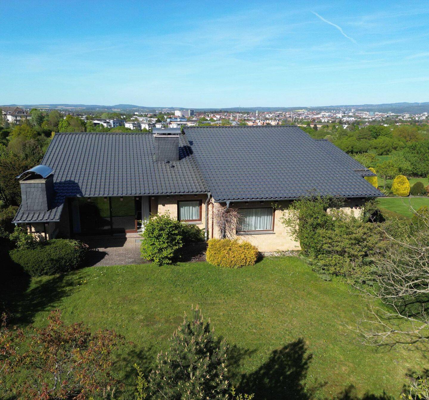 Exklusives Einfamilienhaus mit herrlichem Fernblick über Kassel – nahe Dönche, 34134 Kassel (Niederzwehren Oberzwehren Süsterfeld/Helleböhn)