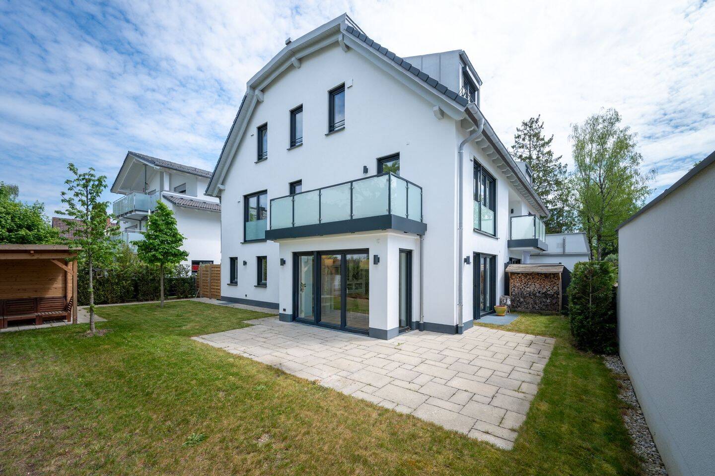 AIGNER – Neuwertige Doppelhaushälfte mit großzügigem Garten und viel Wohnkomfort, 81739 München (Ramersdorf-Perlach)