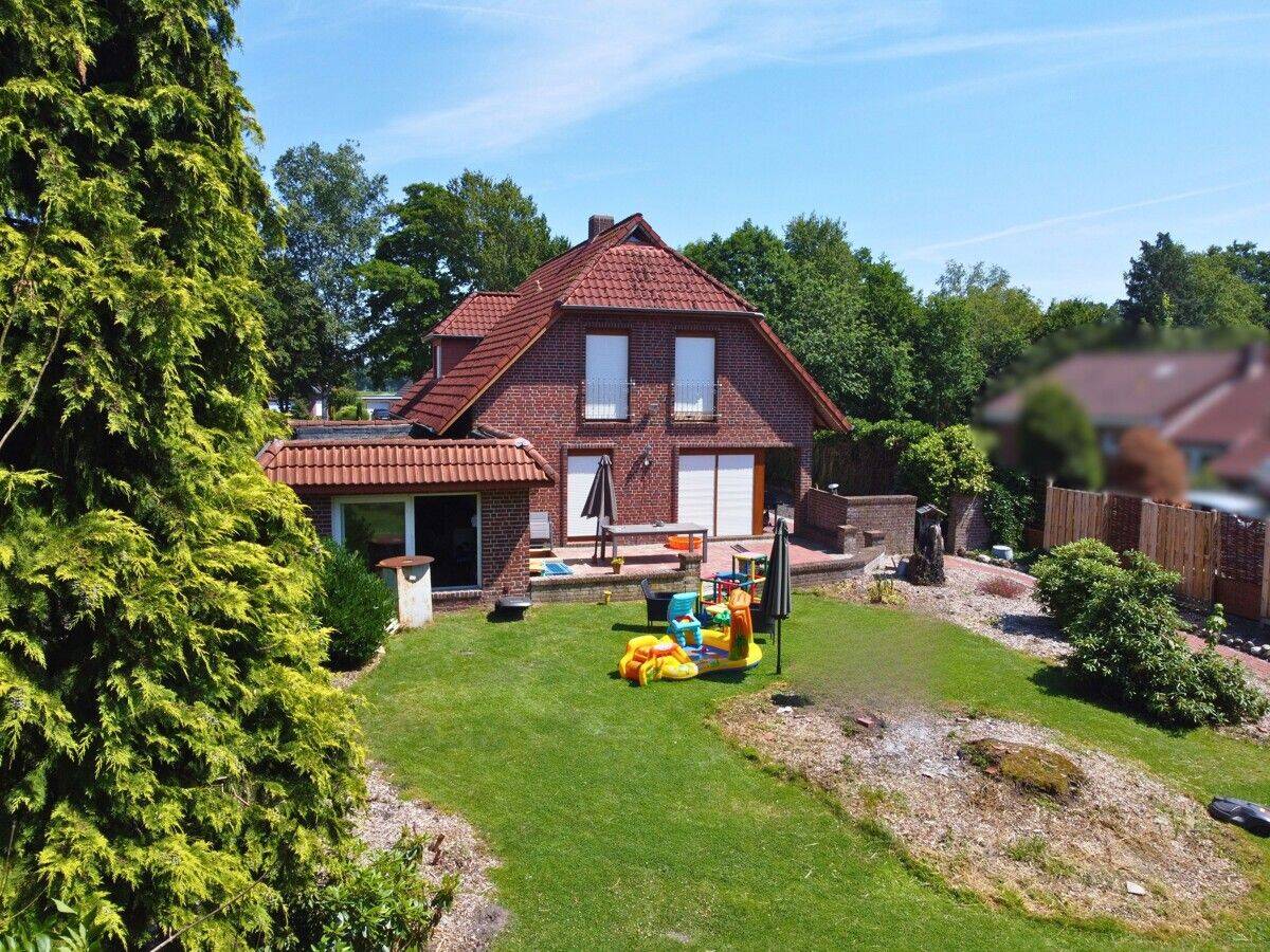 Mitten drin und doch idyllisch – Familienhaus mit Galerie, 26842 Ostrhauderfehn