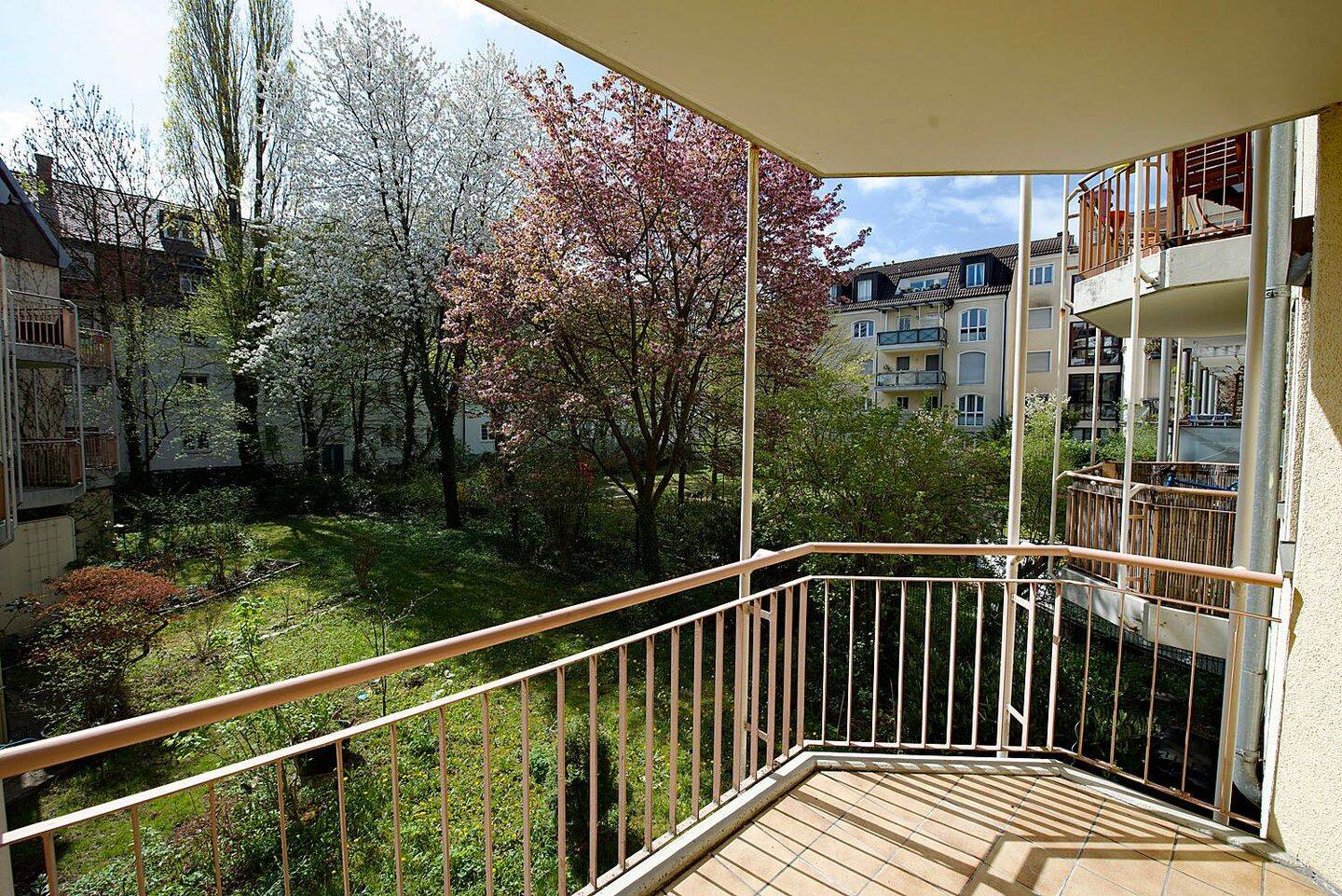 Tolle 2-Zimmer-Wohnung mit Balkon, Lift und Parker, 80809 München (Milbertshofen-Am Hart Neuhausen-Nymphenburg Schwabing-West)