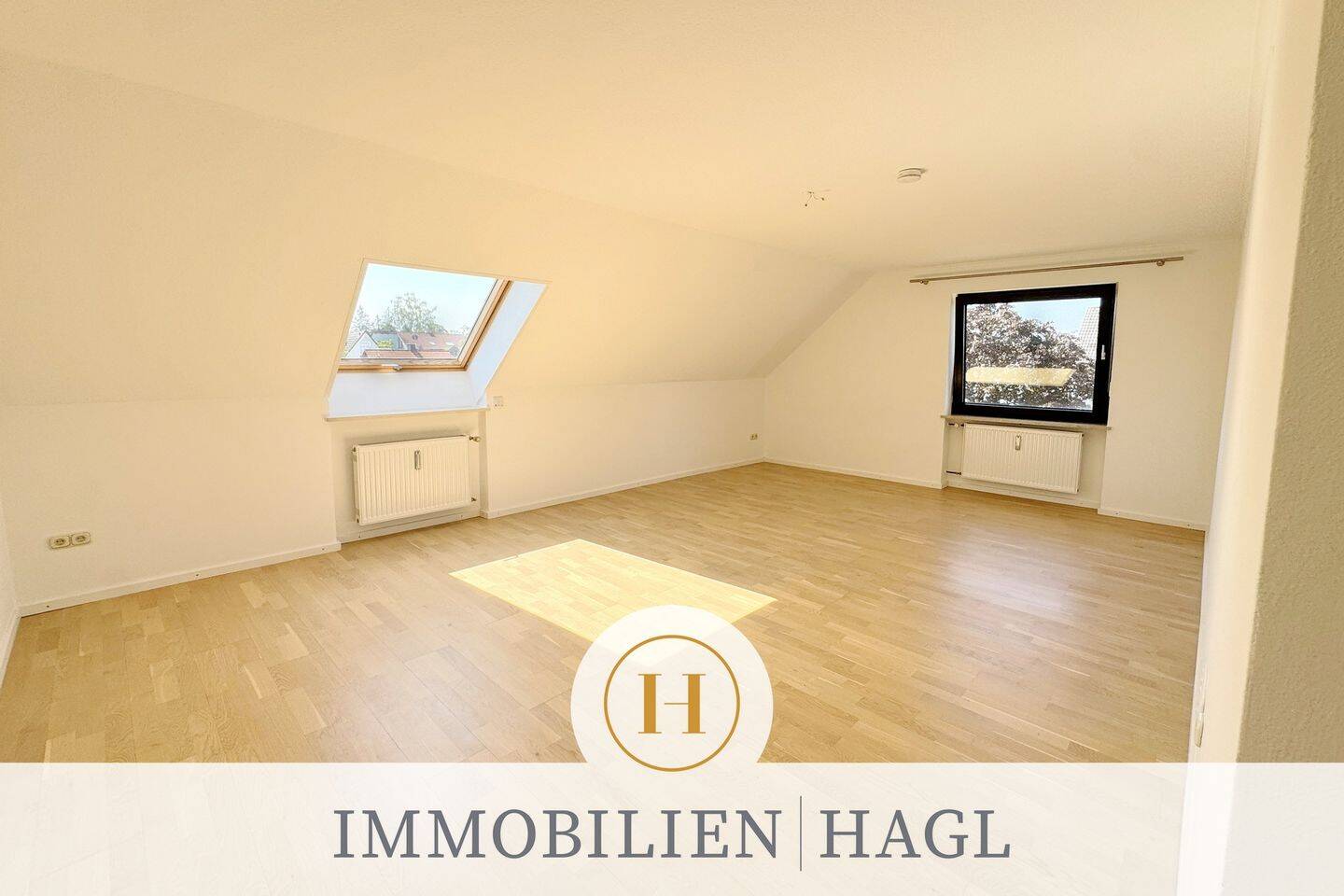 Charmante Dachgeschosswohnung – stilvoll renoviert und sofort bezugsbereit, 85540 Haar (Trudering-Riem)