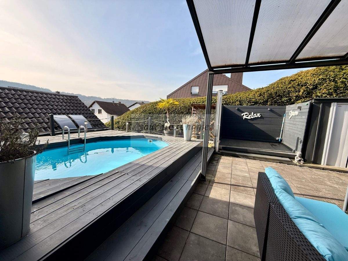Schönes Ein-bis Zweifamilienhaus auf ca. 295 m² im Grünen mit Außenpool – Einliegerwohnung möglich, 66130 Saarbrücken
