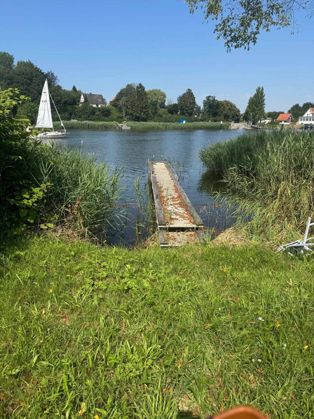 Kosel: Exklusives Wohnen am Wasser – Stilvolle Eleganz in erster Schleilage, 24354 Holzdorf