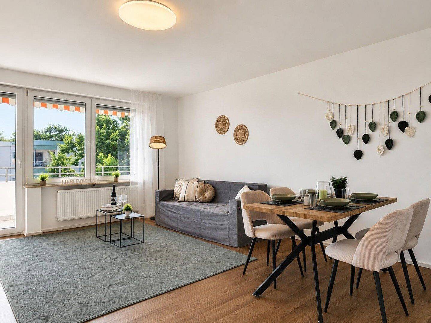 Provisionsfrei: Frisch renovierte 4-Zimmer-Wohnung mit großem Balkon & 2 Parkplätzen, 97464 Niederwerrn