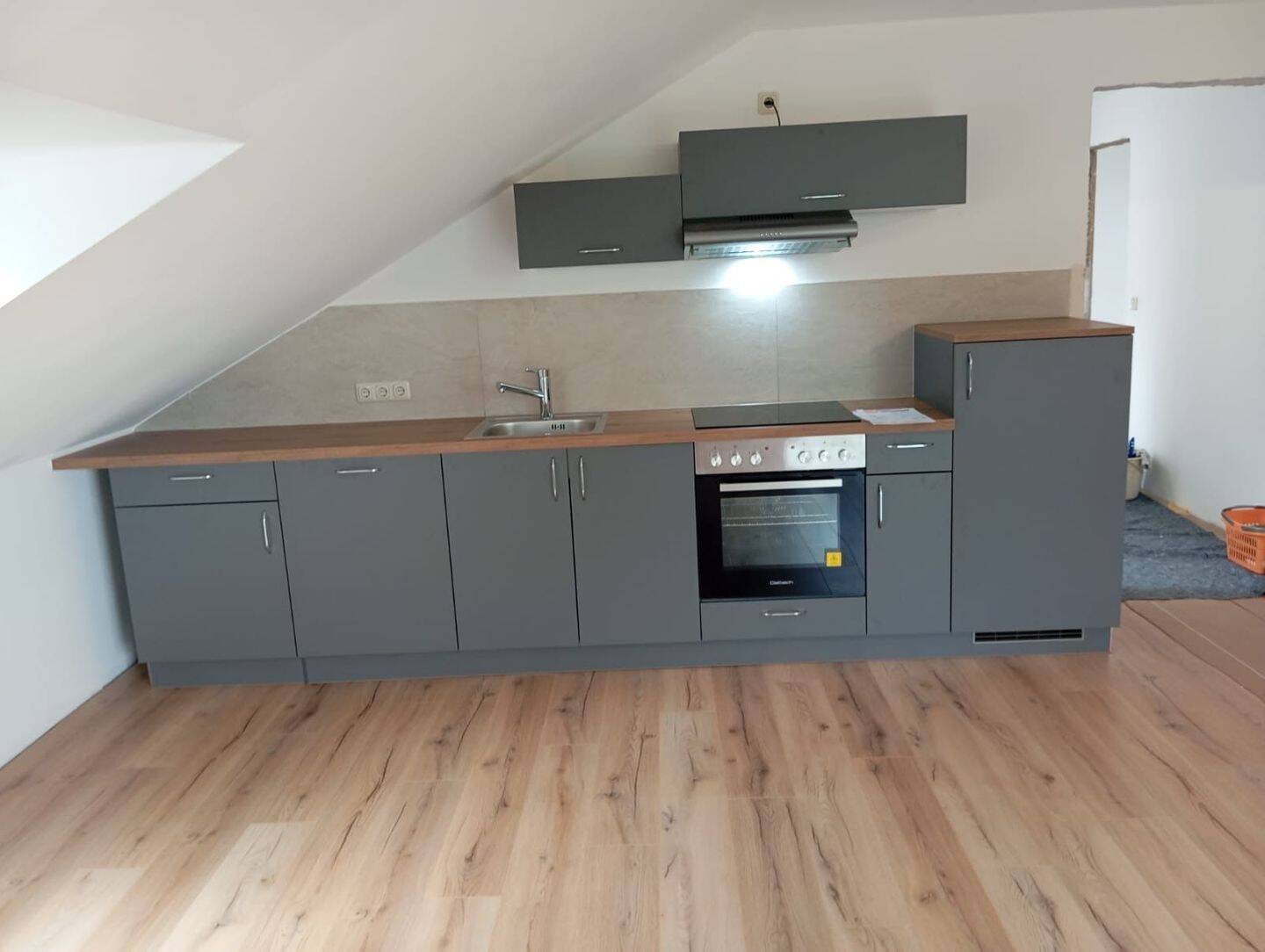 Hübsche, neu renovierte Dachgeschosswohnung, 94469 Deggendorf