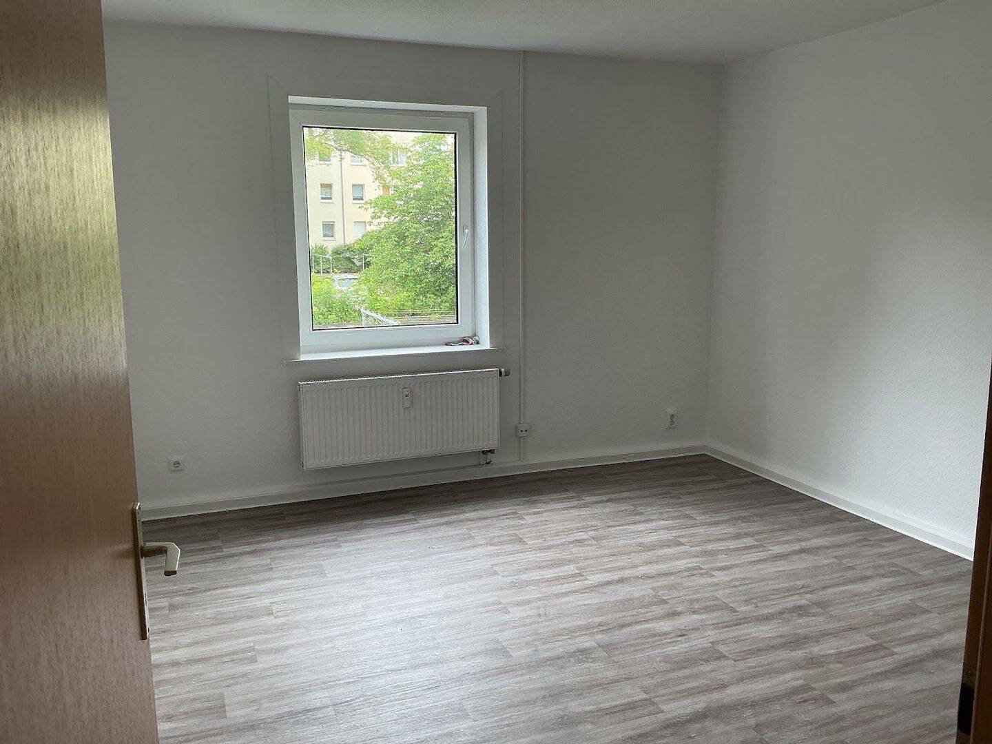 Frisch renovierte 2-Raum-Wohnung mit barrierearmem Duscheinstieg, 14772 Brandenburg an der Havel (Altstadt Görden Hohenstücken Nord)