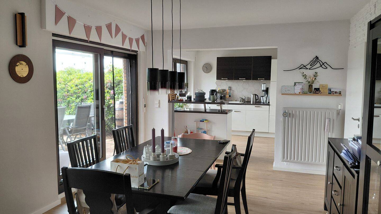 Geräumiges, auf 3 Etagen ausgebautes Familienhaus mit Mietwohnung und Blick ins Grüne in Marienheide, 51709 Marienheide