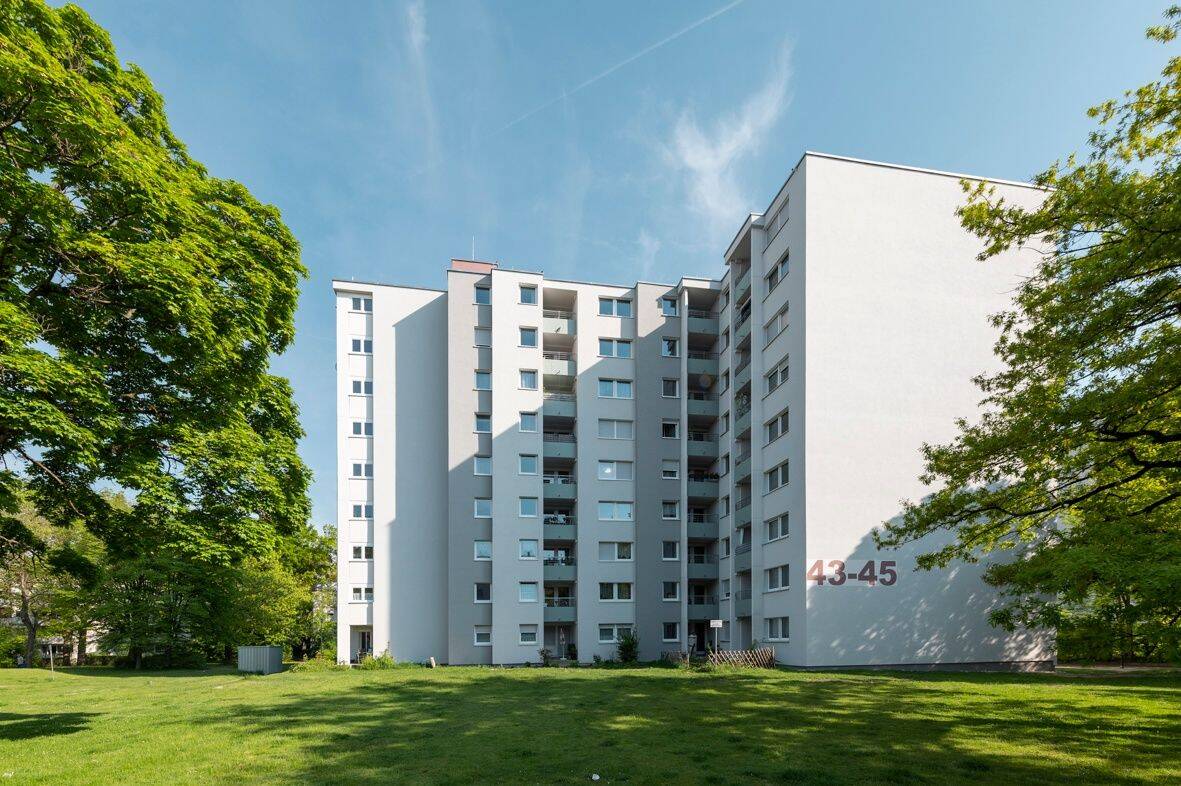 Frisch renovierte Wohnung mit Balkon und Aufzug!, 90473 Nürnberg (Langwasser)