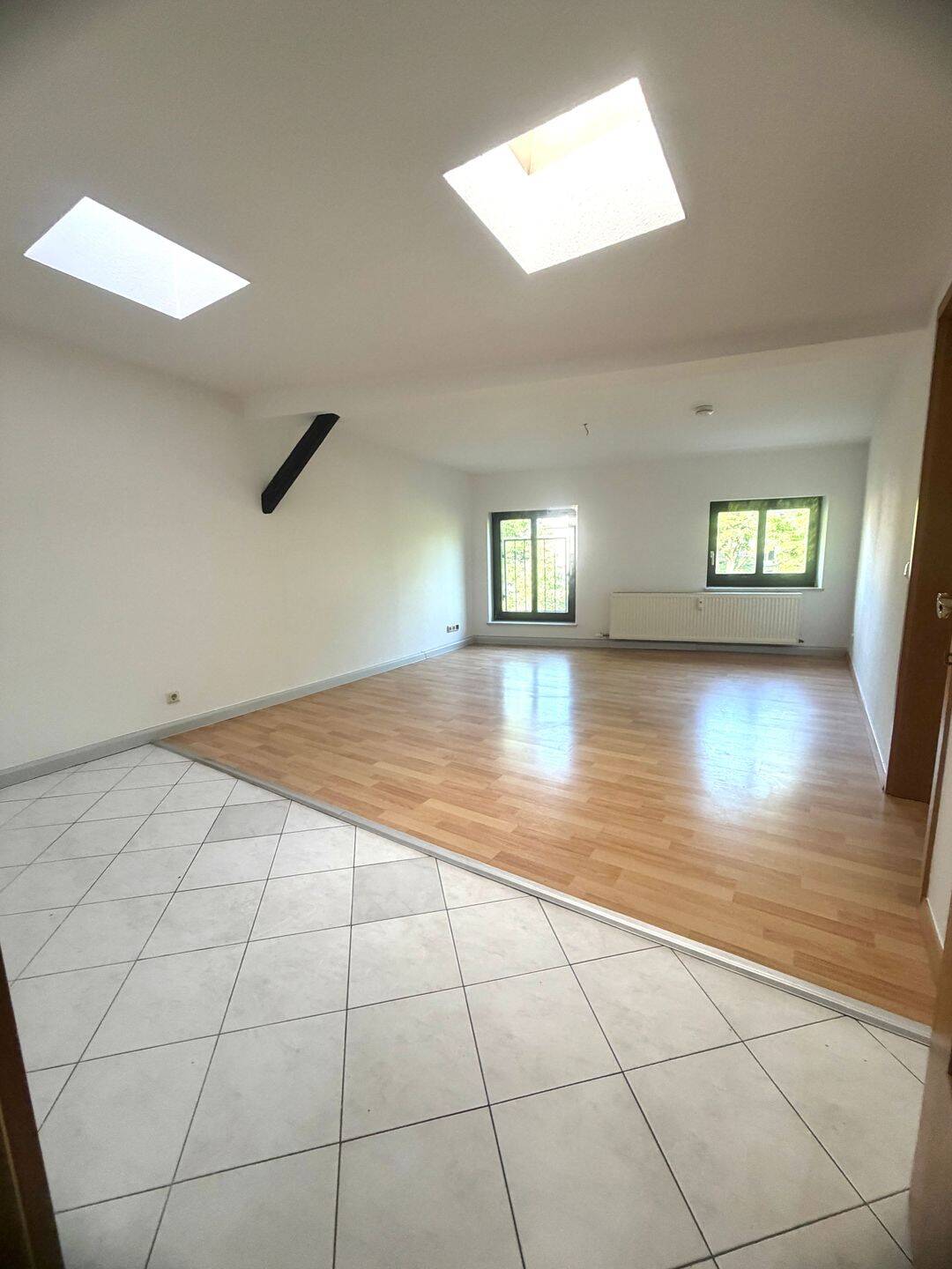 Wunderschöne 2-Zimmer-Dachgeschosswohnung in Toplage von Gera, 7545 Gera (Bieblach Innenstadt Ostviertel Pforten Untermhaus)