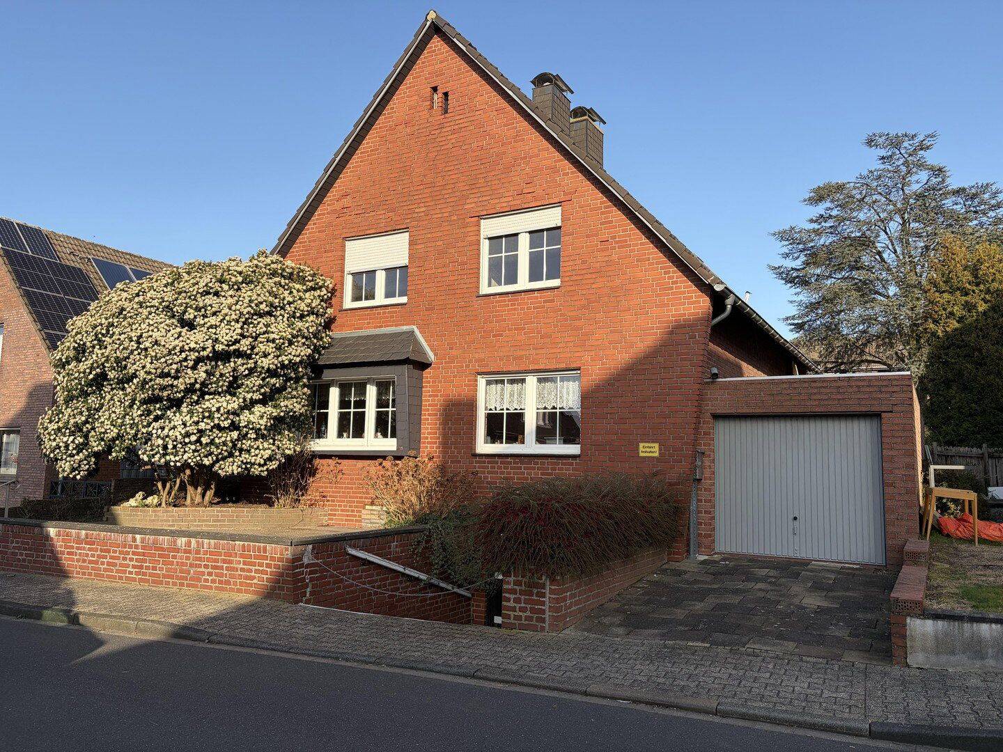 “Ruhiges Wohnglück von 1962: Einzelhaus mit Potenzial zum Mehrfamilienhaus”, 52531 Übach-Palenberg