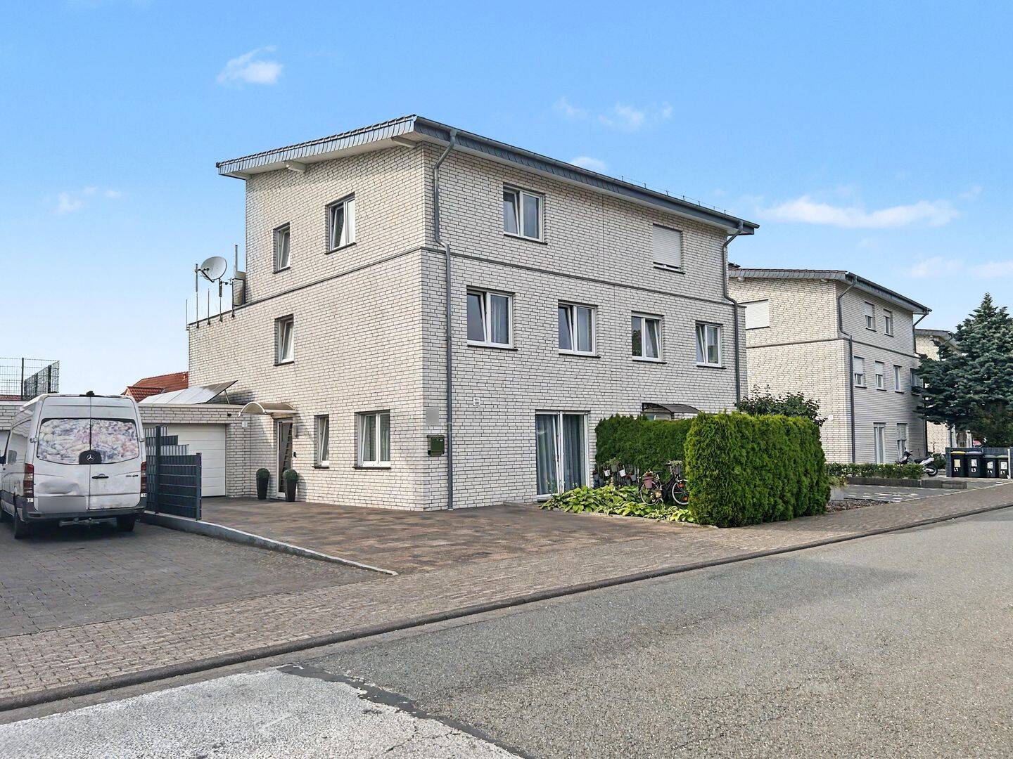 Attraktive Doppelhaushälfte mit Kamin, Dachterrasse und Garage in begehrter Lage von Paderborn