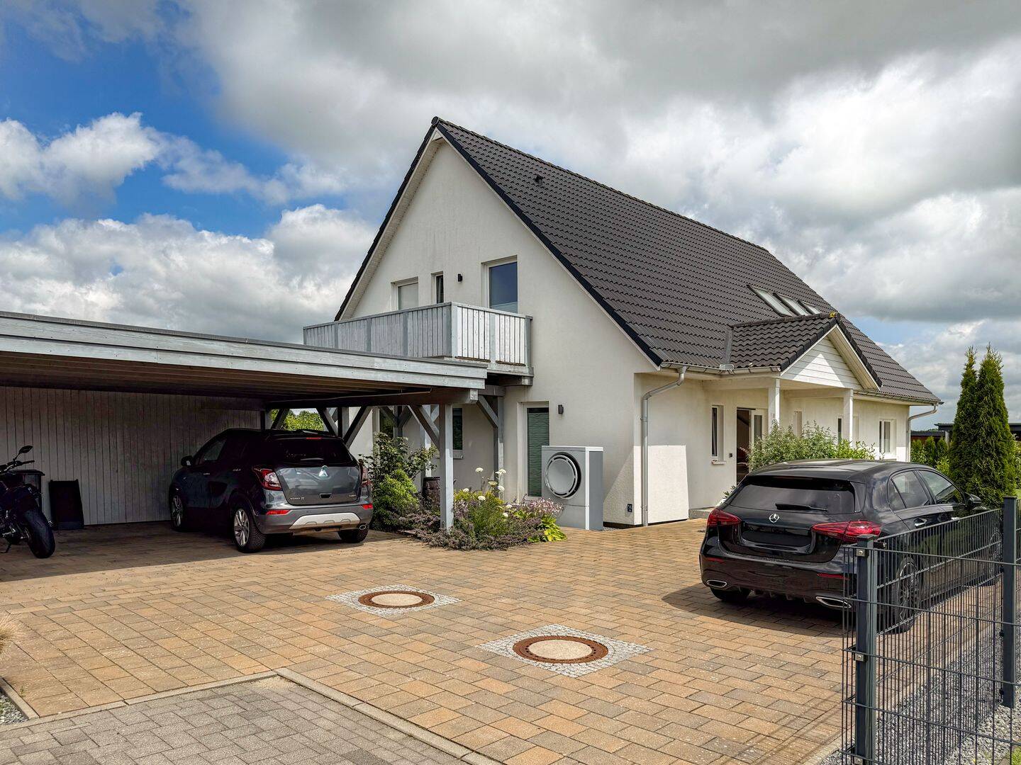 Modern & Energieeffizient | A+ Zweifamilienhaus | KfW 55 | Ruhige Feldrandlage | Ebenerdig Wohnen plus Rendite, 24848 Kropp