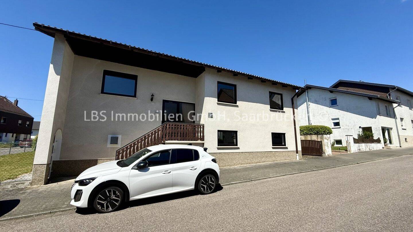 1-2 Familienhaus auf Eckgrundstück mit Garten, Garage & Stellplätzen, 66131 Saarbrücken
