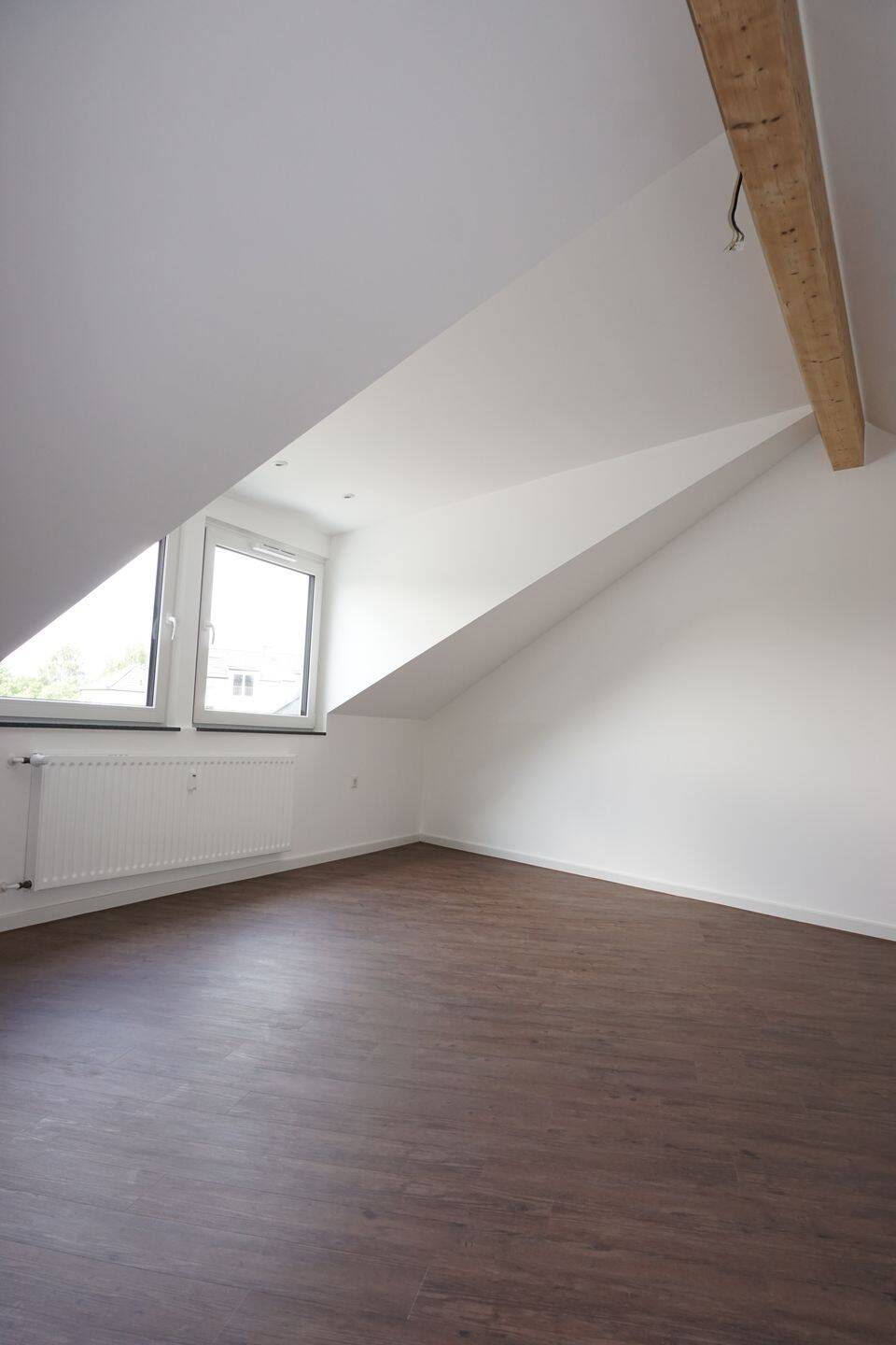 Kernsanierte 2-Zimmerdachgeschosswohnung in Schlossnähe von Willich-Neersen!, 47877 Willich