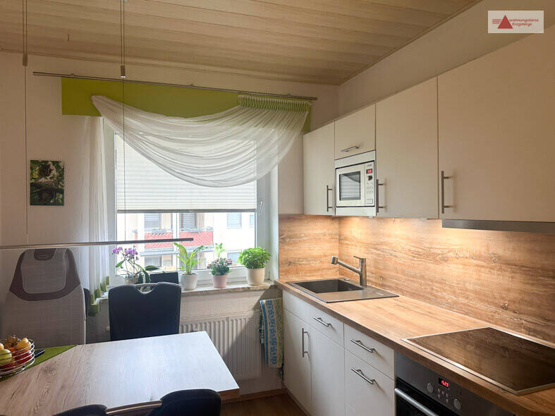 Frisch renovierte 3 – Raumwohnung mit Balkon, Stellplatz und Garage in Glauchau OT Niederlungwitz, 8371 Glauchau