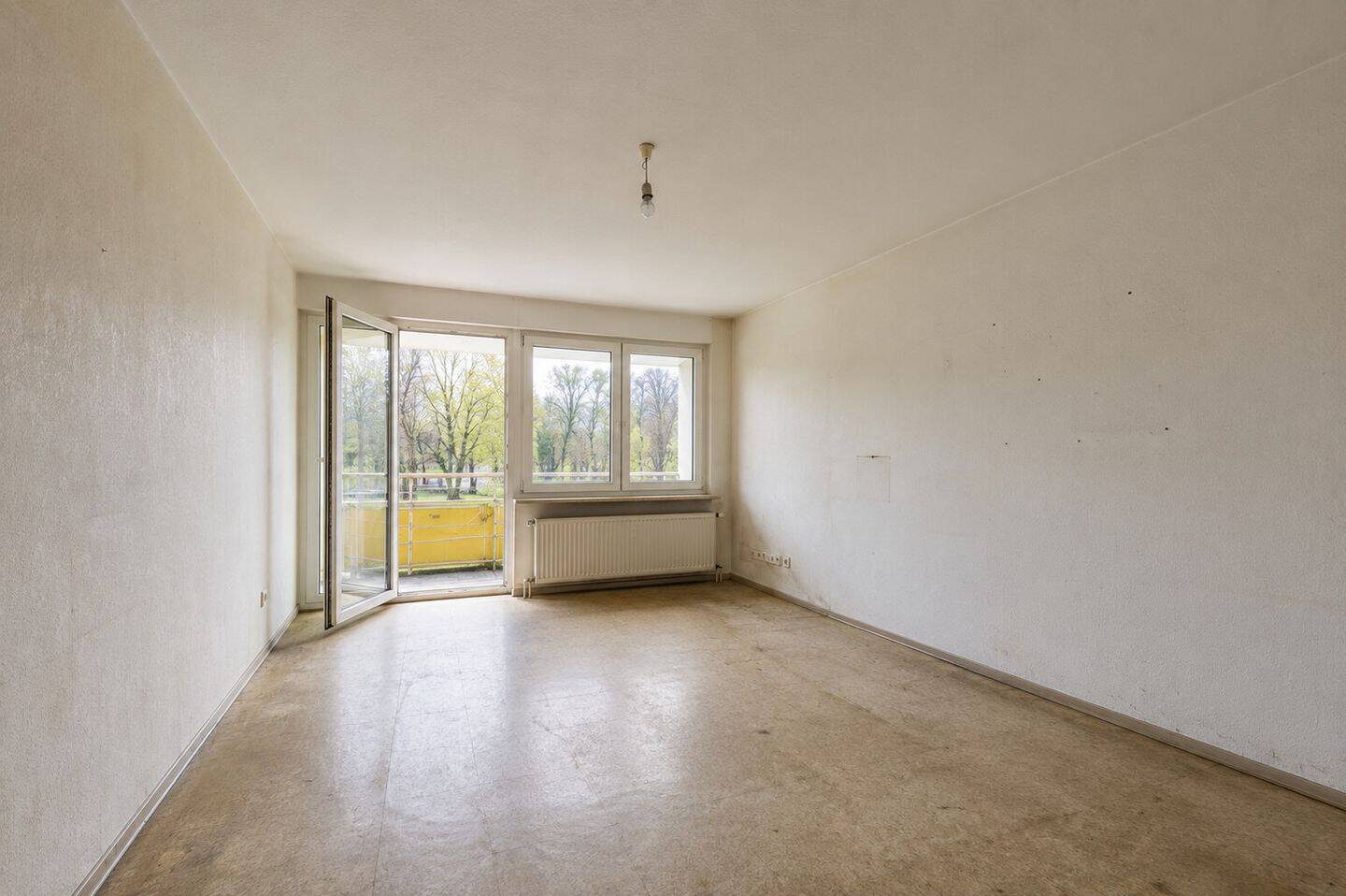 Sanierungschance in Eglosheim – 2 Zimmer mit vielseitigen Möglichkeiten, 71634 Ludwigsburg