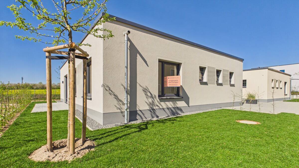 BUNGALOW MIT 44 m² WOHNBEREICH. EBENERDIGER LUXUS AM FELD. – HAUS 76 – 51145 Köln – Bild 1 von 3