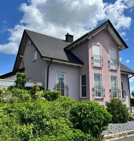 Ruhig gelegenes Einfamilien-Wohnhaus mit Keller, Doppelgarage, Garten und vieles mehr, in beliebter Siedlungslage!, 97478 Knetzgau
