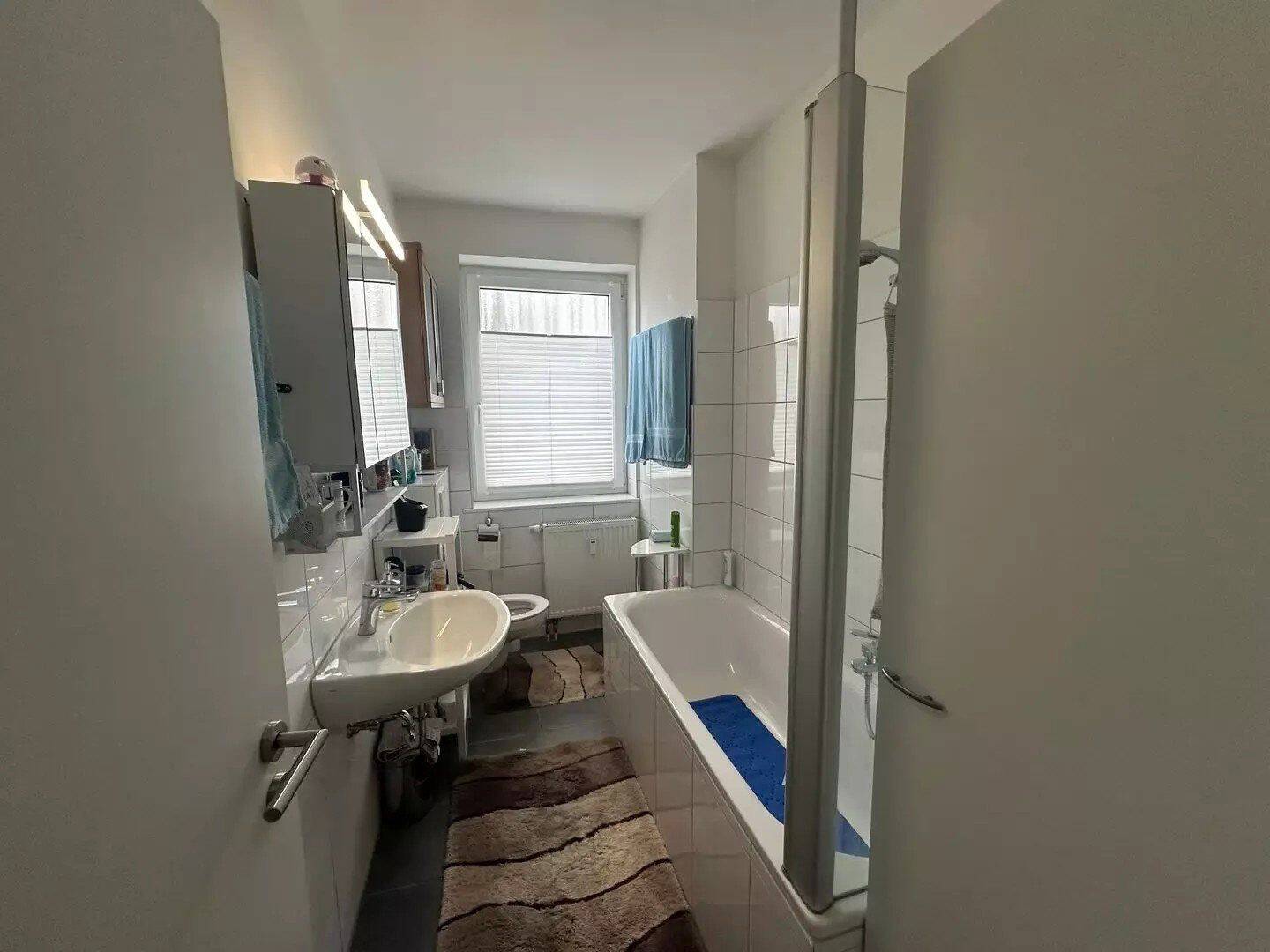 Gepflegte 3-Zimmer-EG-Wohnung mit Balkon, Stellplatz & Keller – Meschede, ab 01.09.2026, 59872 Meschede