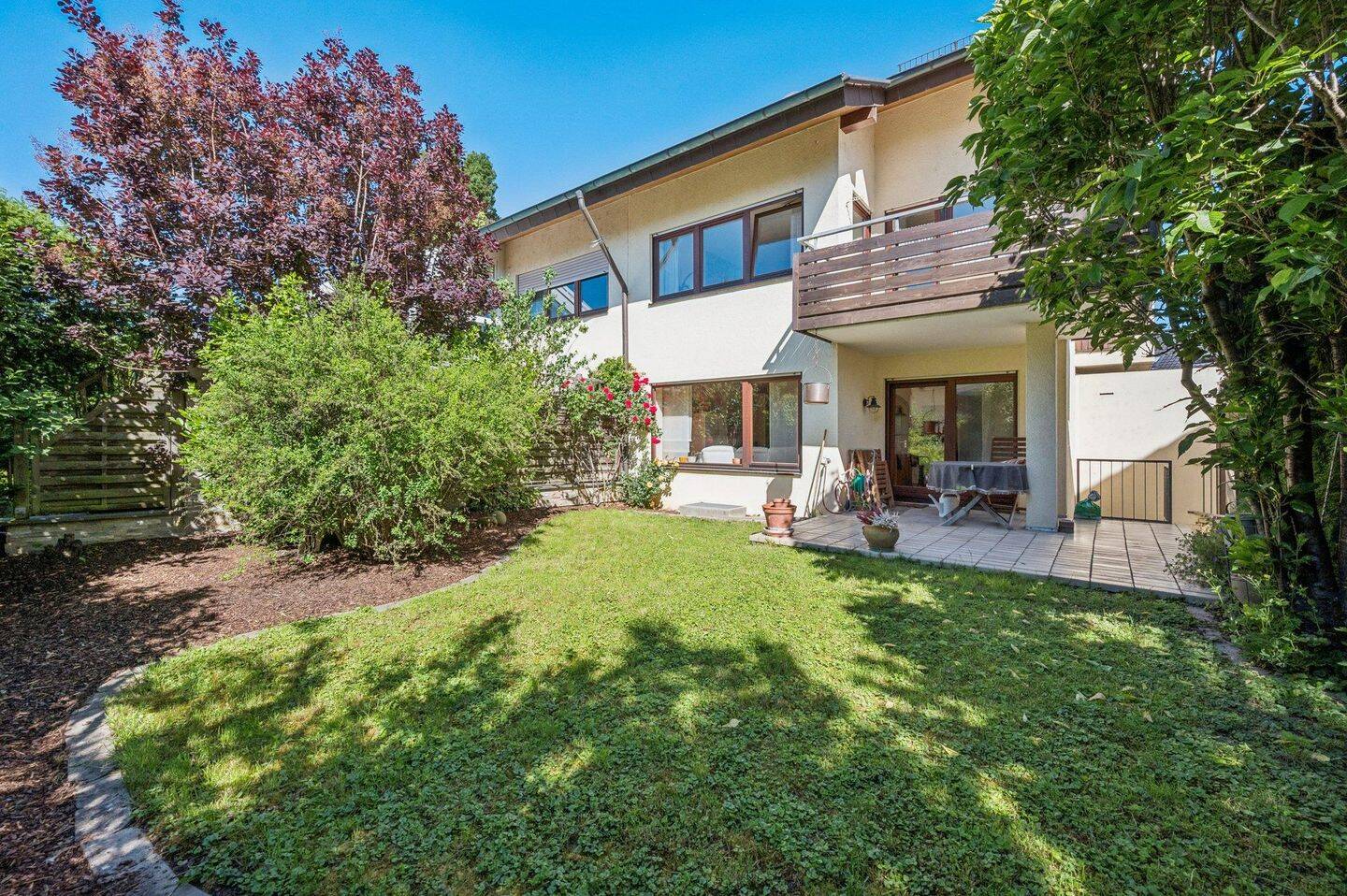 Großzügige DHH mit Einliegerwohnung und Garten in ruhiger Wohnlage, 71723 Großbottwar