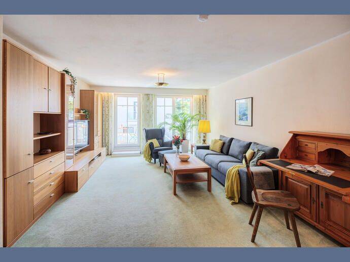 Möbliert: Stimmige 2-Zimmer Wohnung mit Balkon und Bad en Suite, 80993 München (Moosach)