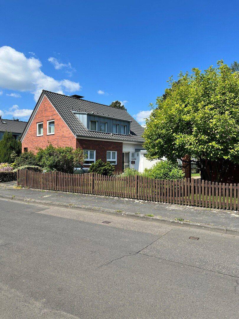 **Bonn-Röttgen – Charmantes Haus mit idyllischem Garten sucht neues Familienglück** – PRIVATVERKAUF, 53125 Bonn