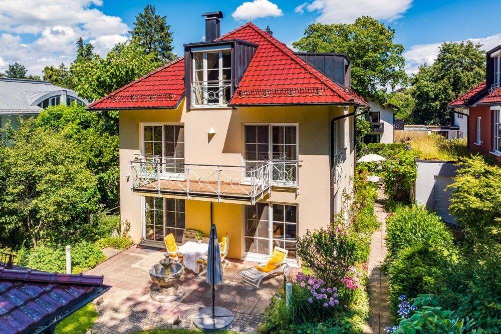 Luxuriöse Villa mit Gästehaus in Bestlage / Verkauf mit Rückmietung / späterer Eigenbezug, 82152 Krailling