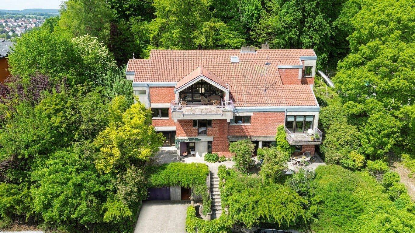 Außergewöhnliches Architektenhaus in Split-Level-Bauweise mit traumhaftem Blick ins Lahntal, 35041 Marburg