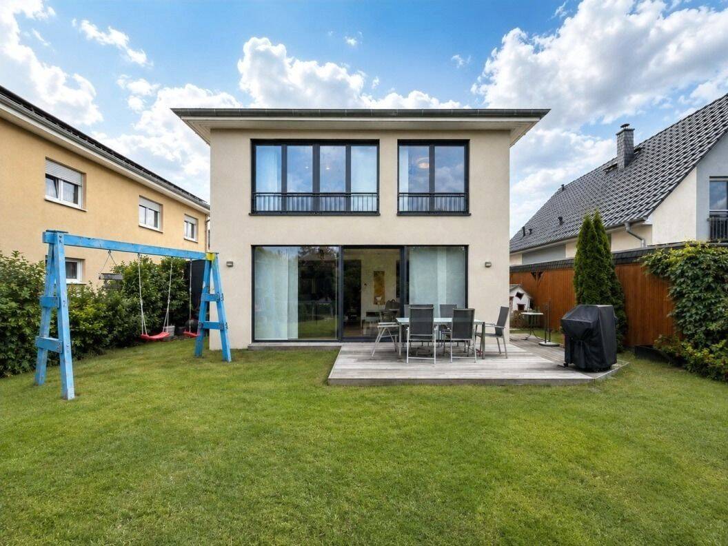Modernes Familienhaus mit hochwertiger Ausstattung, großzügigem Raumangebot und unverbautem Grünblick