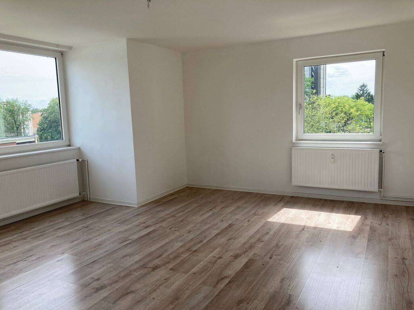 Wohlfühlwohnung mit Badewanne und viel Tageslicht, 38226 Salzgitter (Lebenstedt)