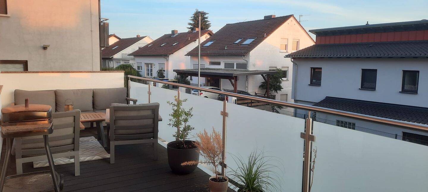 In Gründau: Gepflegte Wohnung mit drei Zimmern und Balkon + Wärmepumpe + Aufzug + Garten, 63584 Gründau