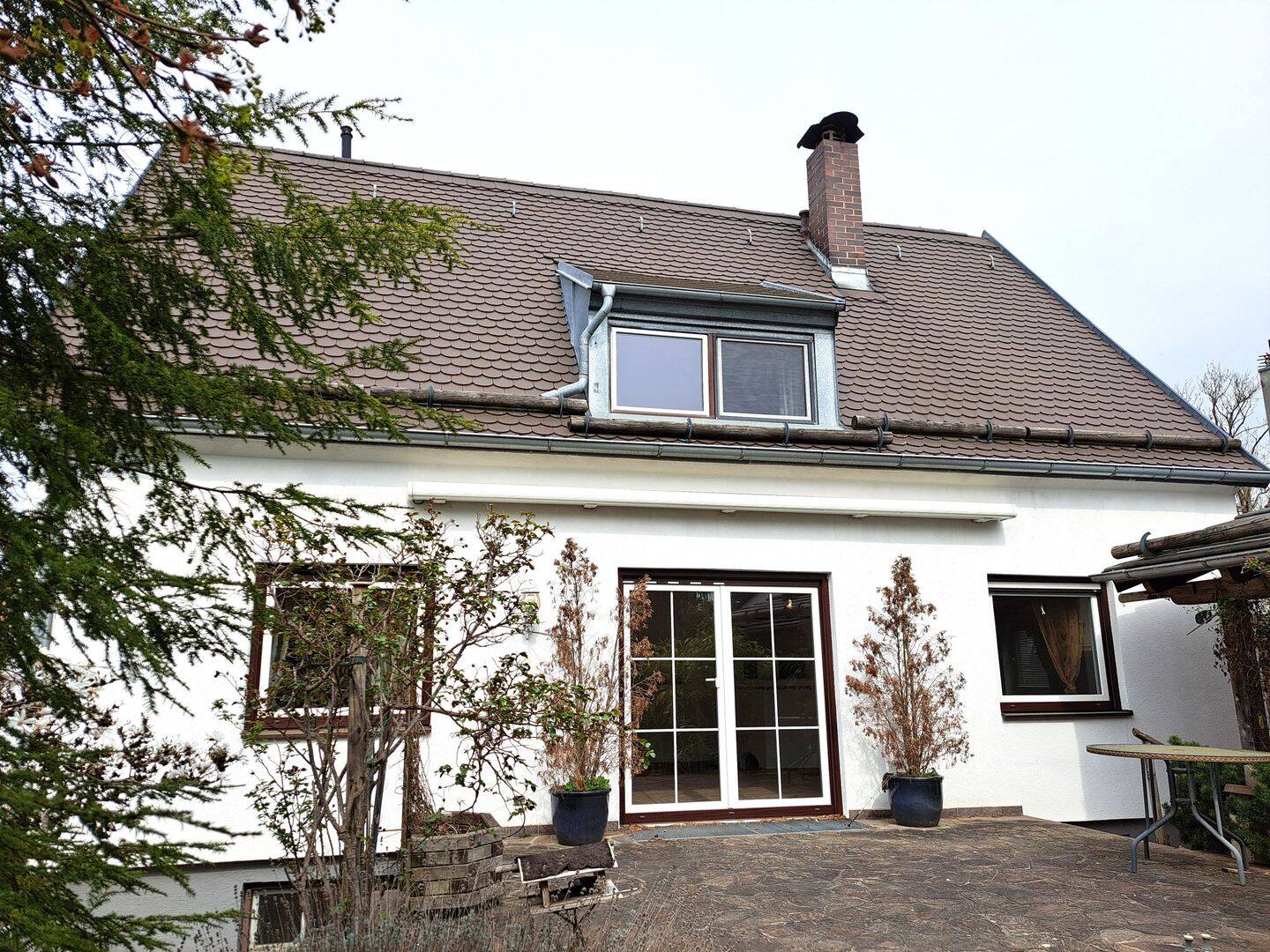 Älteres Einfamilienhaus mit eingewachsenem Grundstück in Trudering