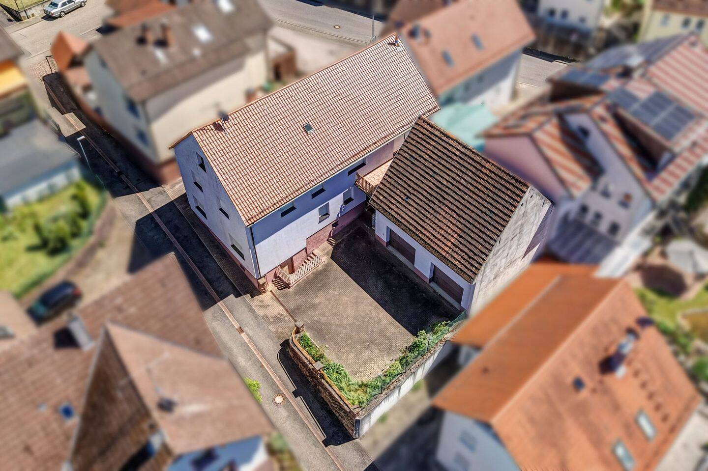 Zukunftsstarkes Mehrfamilienhaus – aktuell 2 Wohneinheiten, Potenzial für bis zu 8 Einheiten, 76316 Malsch