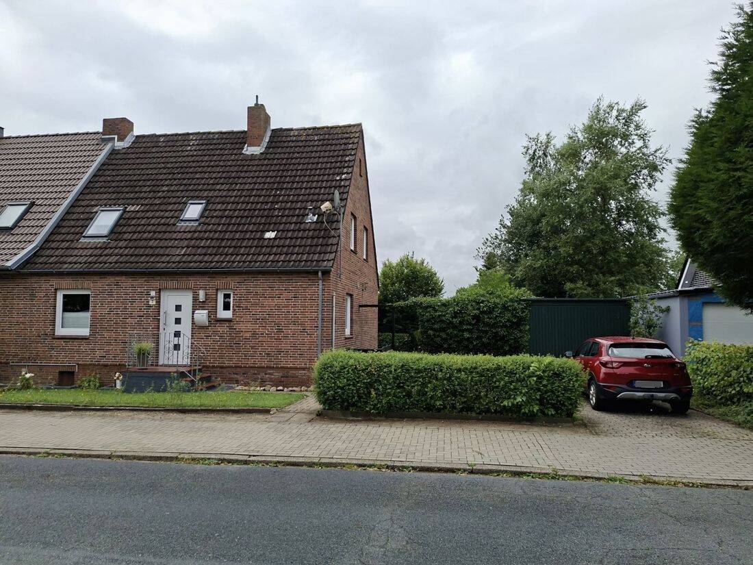 Charmante Doppelhaushälfte mit sonnigem Garten, Garage und moderner Ausstattung in Heide, 25746 Heide