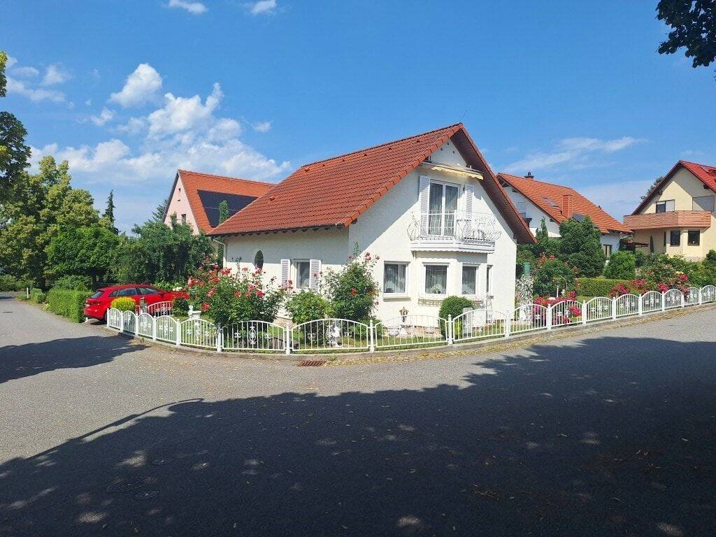 Freistehendes Einfamilienhaus mit Kamin, Garage und gepflegtem Garten in ruhiger Wohnlage von Dohna, 1809 Heidenau