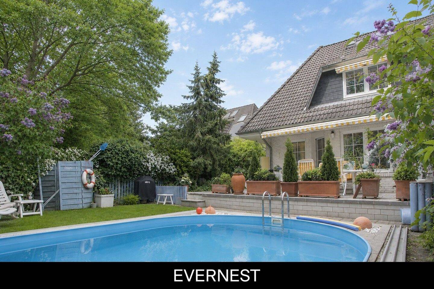 Doppelhaushälfte in Potsdam Eiche – Familienidylle mit Südgarten und Swimming Pool, 14469 Potsdam