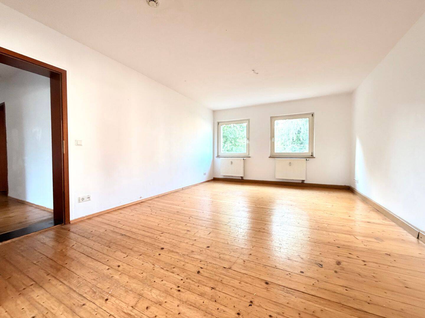 Wohnen am Dutzendteich: top gepflegte 2-Zimmer-Wohnung, 90478 Nürnberg (Dutzendteich Gleißhammer Glockenhof Sankt Peter Zerzabelshof)
