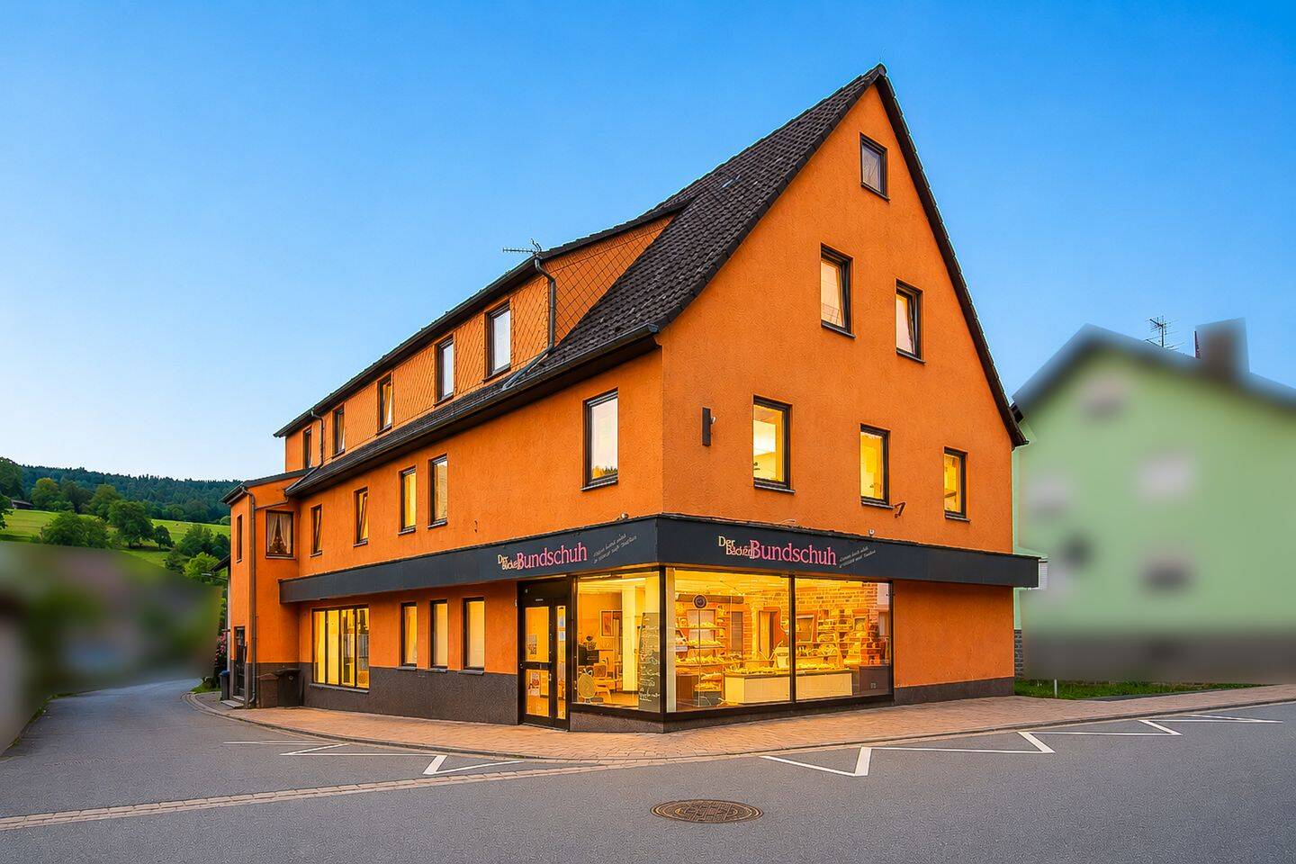 ++Wohn- und Geschäftshaus mit 3 Wohnungen, Bäckerladen und Entwicklungspotenzial in Kirchzell++, 63931 Kirchzell