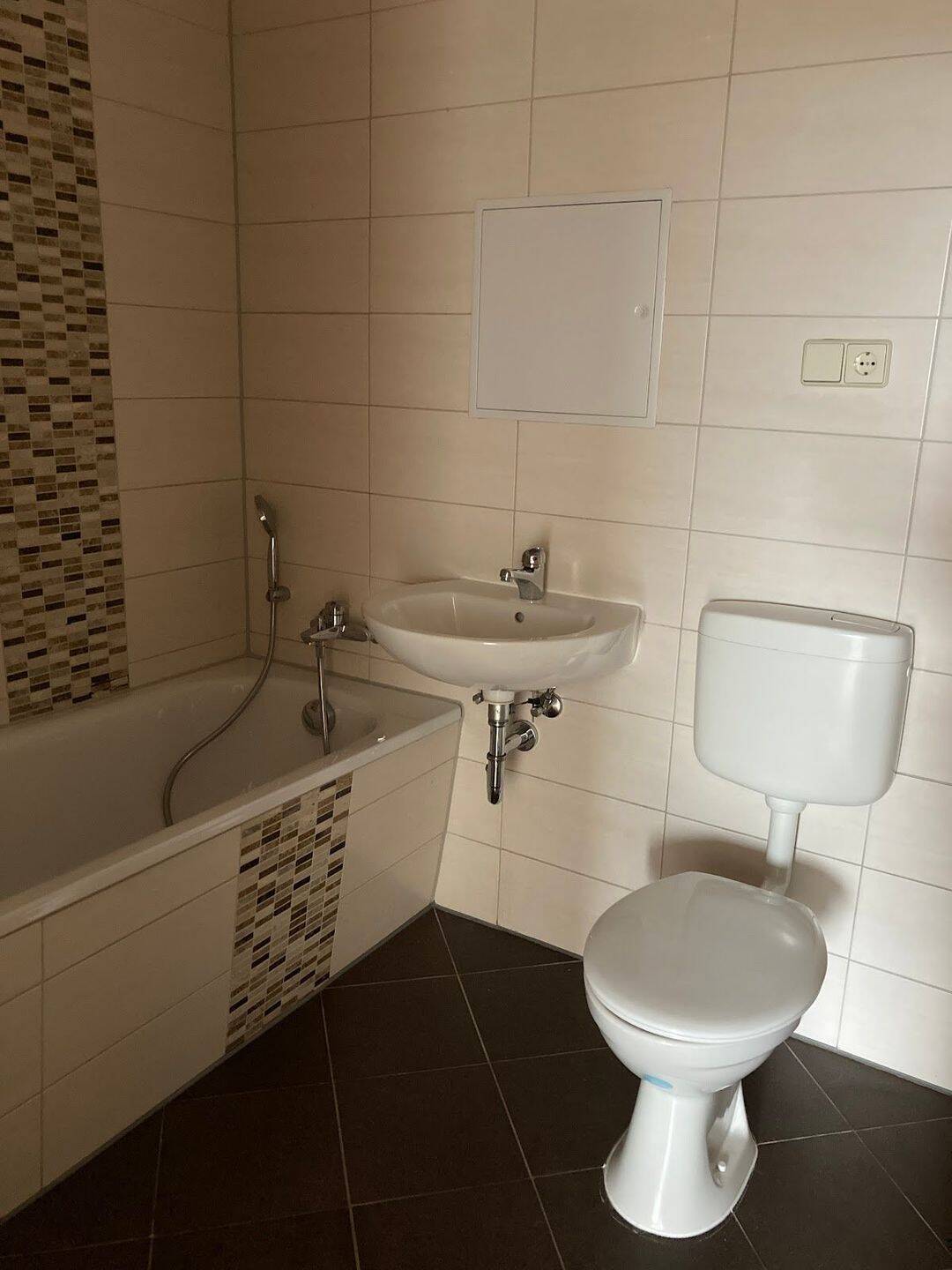 Zentrale Wohlfühlwohnung für Singles oder Paare mit modernem Bad., 7545 Gera (Bieblach Innenstadt Ostviertel Pforten Untermhaus)