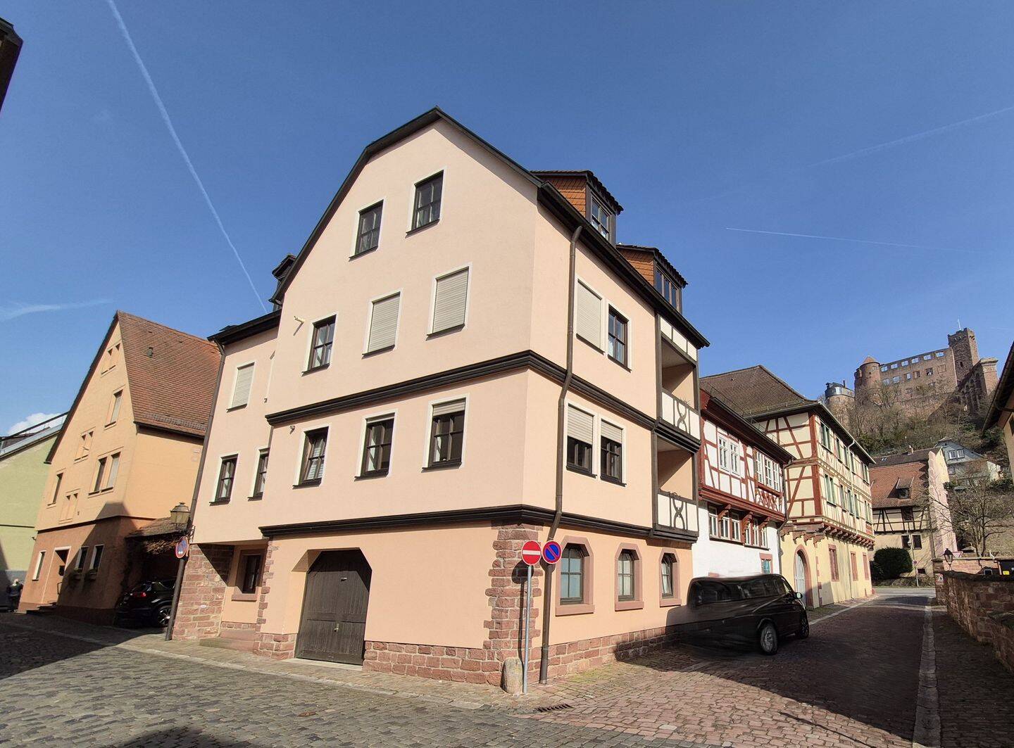 Attraktive Dachgeschosswohnung im Herzen von Wertheim zu vermieten – sofort frei, 97877 Wertheim