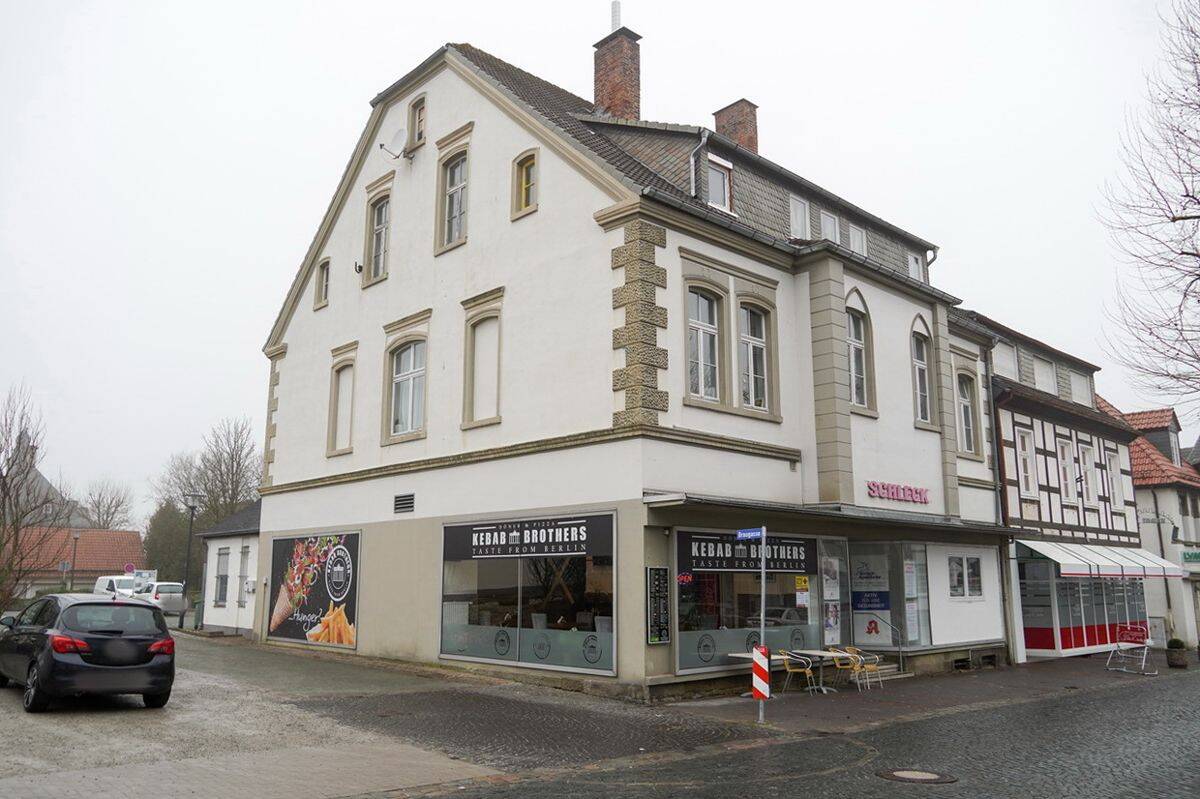 Wohn- und Geschäftshaus mit 4 Wohneinheiten und 2 Gewerbeeinheiten in Rüthen, 59602 Rüthen