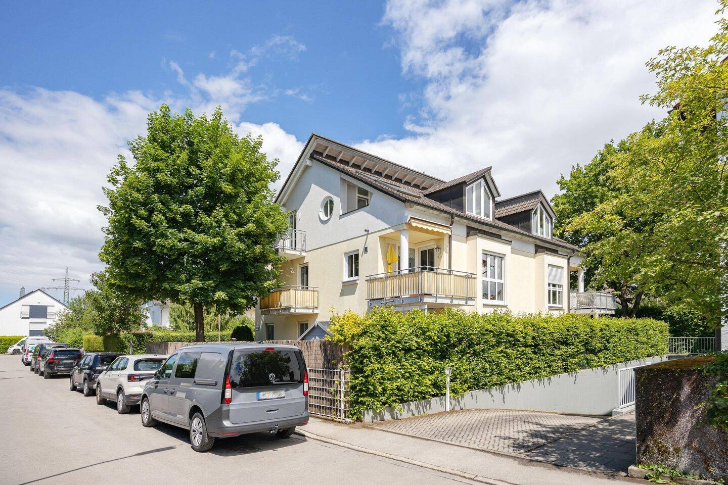 Bezugsfrei, modern, ruhig | 2-Zi-DG-Whg. mit Balkon, Loggia, Tageslichtbad und TG-Einzelstellplatz, 80999 München (Allach-Untermenzing)