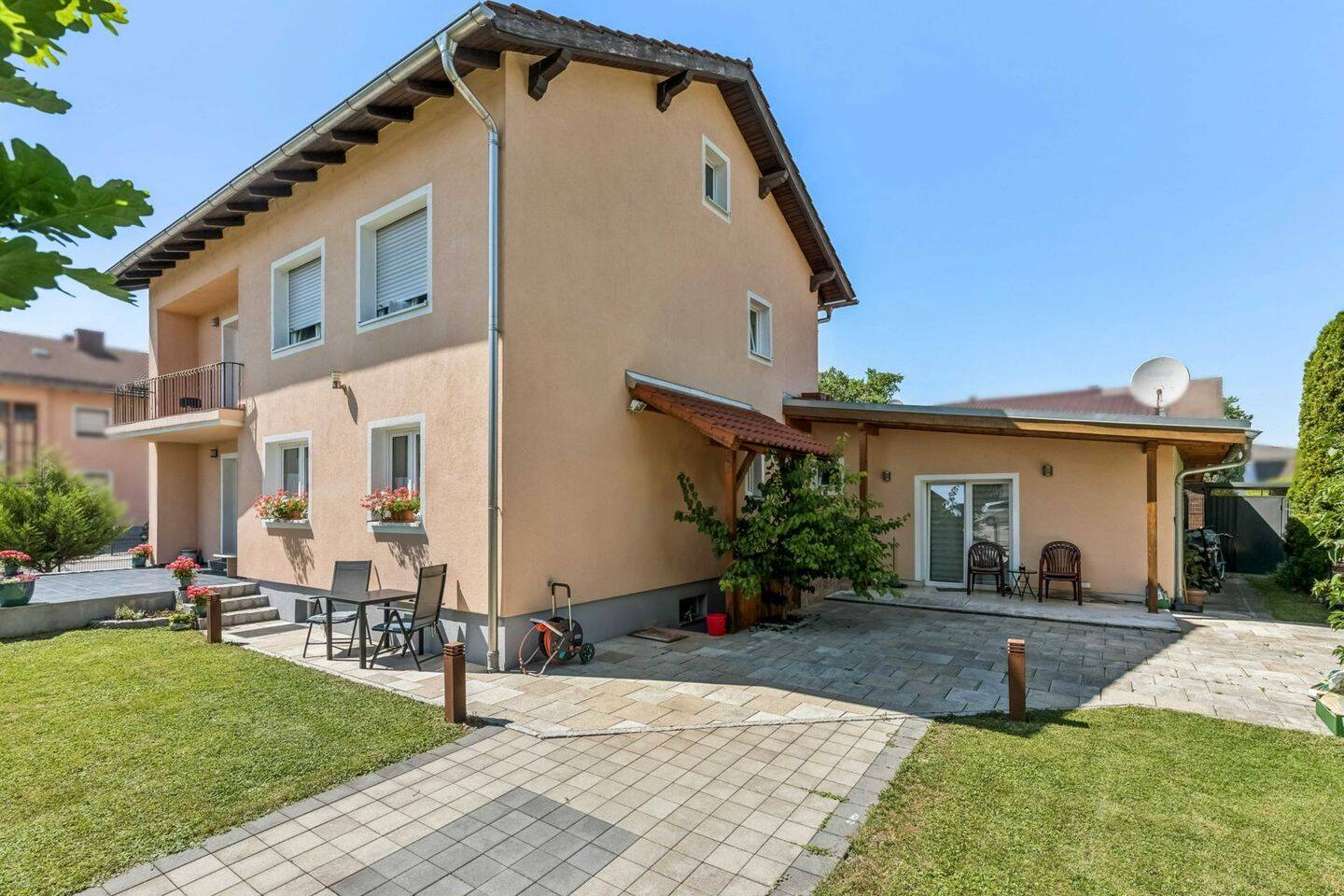 Top gepflegtes Wohnobjekt mit vier Einheiten, Dachterrasse, Garten & vielseitiger Nutzung, 83026 Rosenheim (Aising Happing Pang Süd)