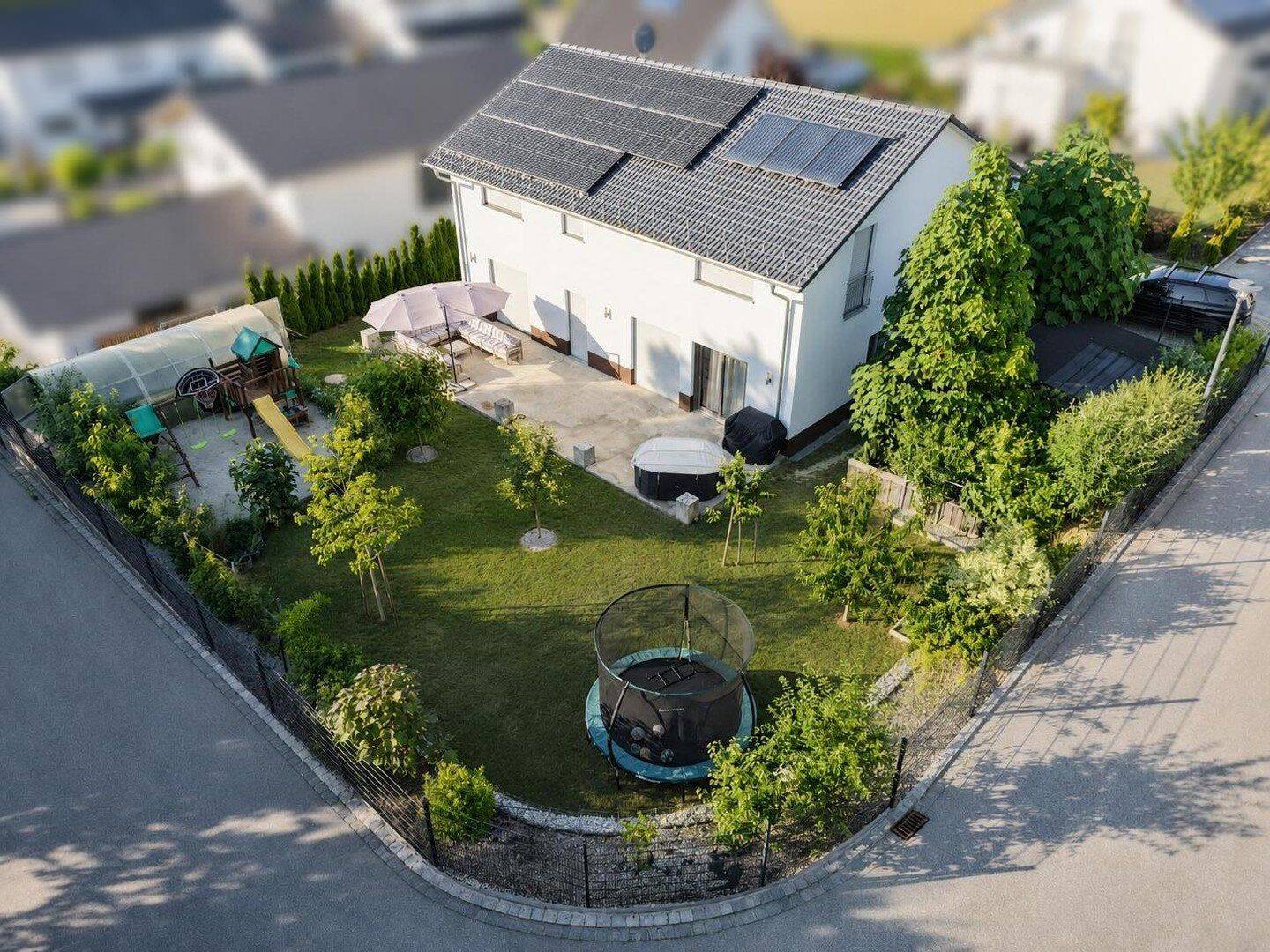 Modernes 217-m²-Familienhaus mit 8 Zimmern, PV-Speicher, Wallbox, Solar & großem Garten, 94419 Reisbach