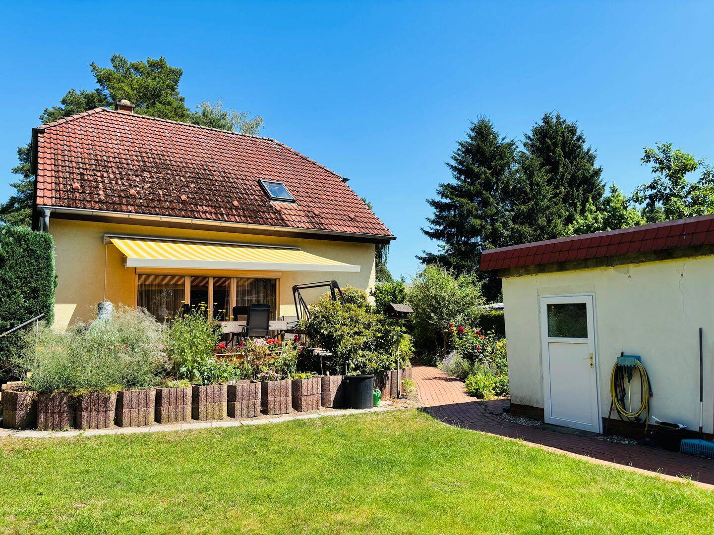 Bezugsfreies Einfamilienhaus auf großem, sonnigem Grundstück in Brandenburg an der Havel, 14776 Brandenburg an der Havel